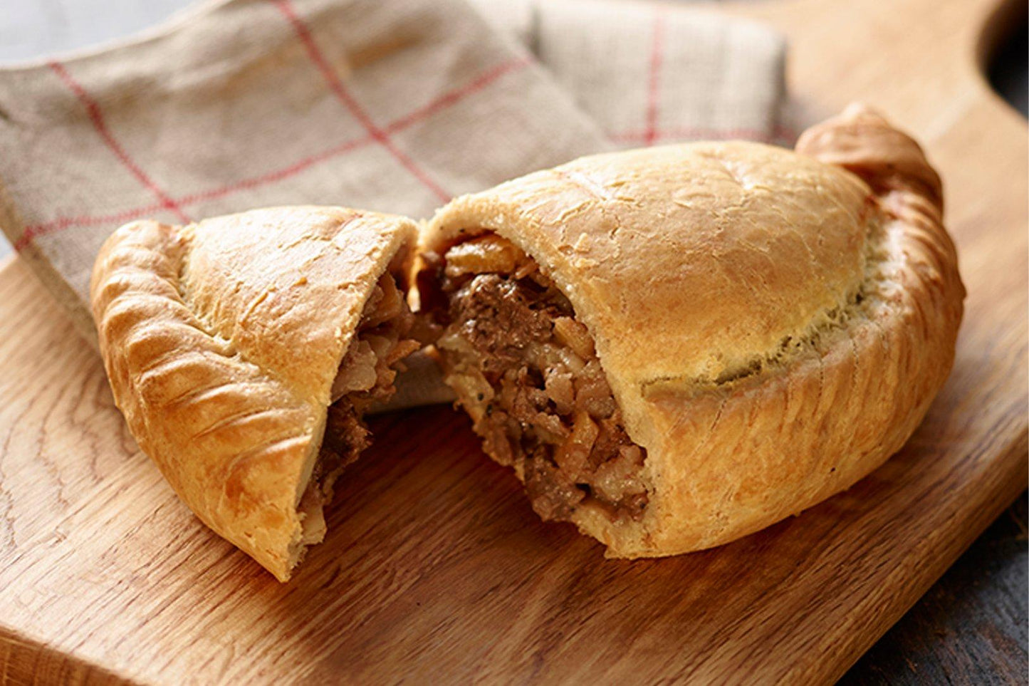 Proper Cornish Unbaked Traditional Steak Pasties 20 x 283g Ready Meals Asetena Pa