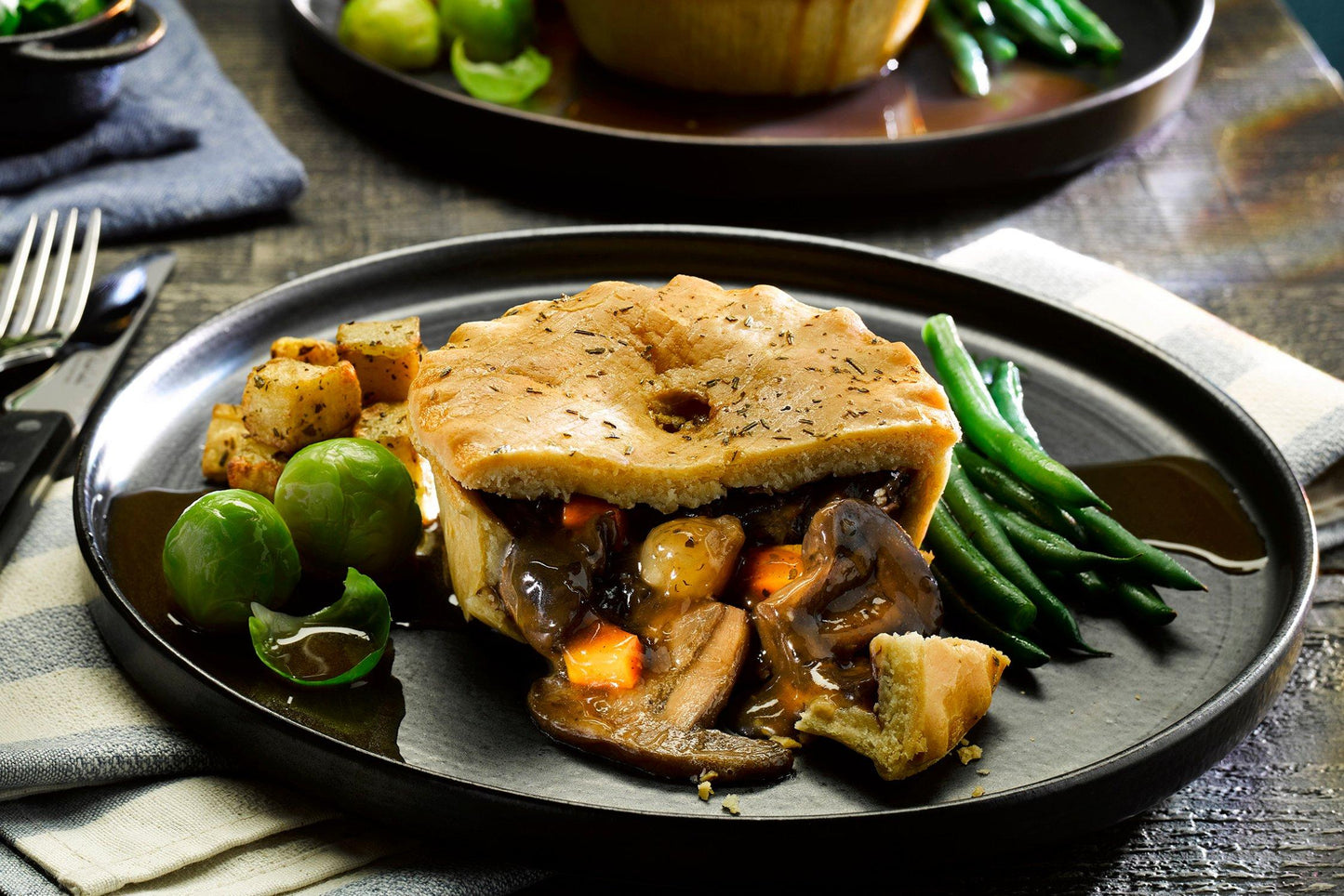 Phat Gluten Free Baked Mushroom Bourguignon Pie 12 x 300g Ready Meals Asetena Pa